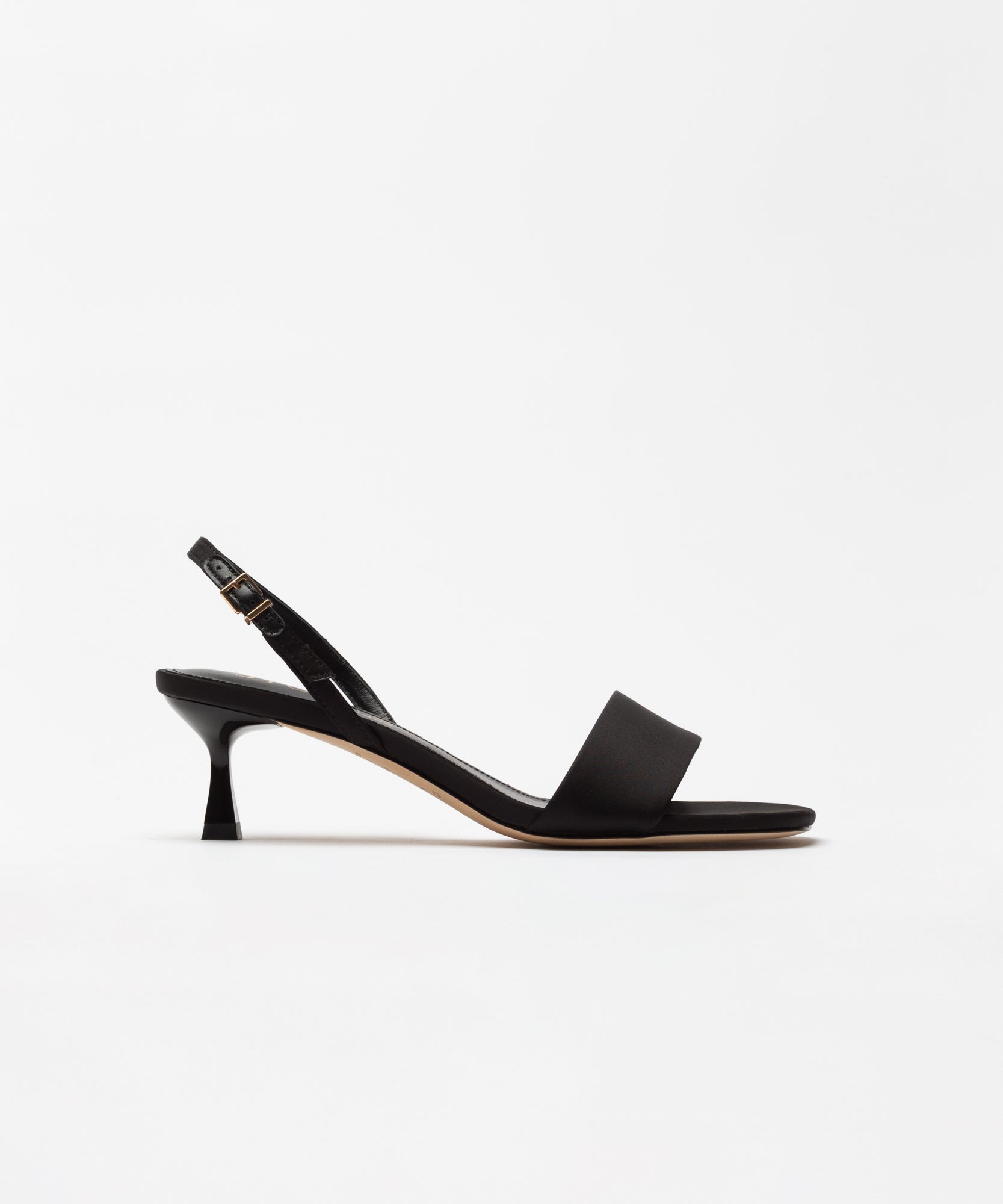 Shoes-9703_7a4cc4a1-74d3-4c42-baf7-a2b43a150e88.jpg